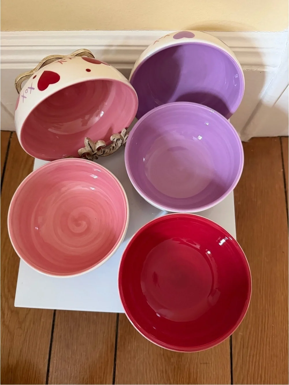 Ceramic glazed cereal ice cream bowls with XOX and hearts theme. Set of 5